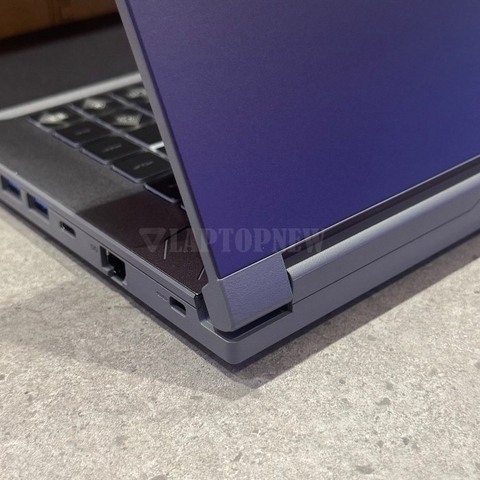 MSI Thin 15 - Góc phải
