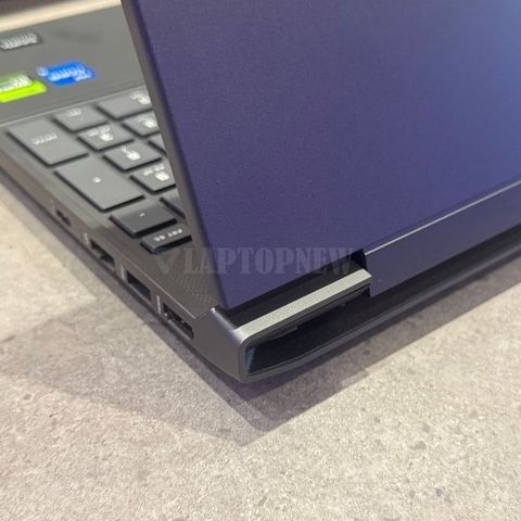 HP Victus 15 - Góc phải