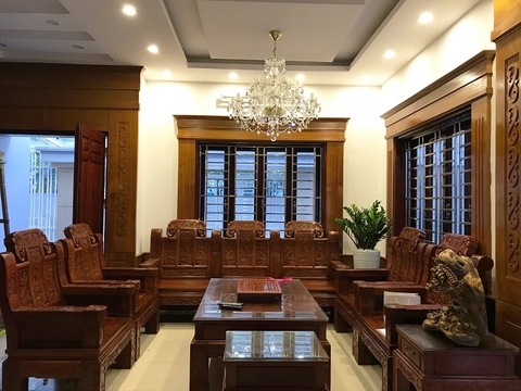 Cách chọn đèn chùm đẹp cho phòng khách phong cách cổ điển sang trọng