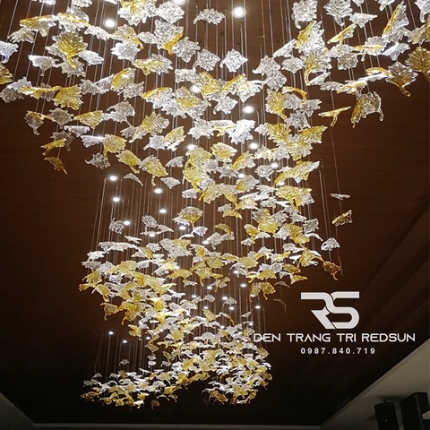 Đèn Thả Hiện Đại Lắp Phòng Khách, Sảnh Chờ, Cầu Thang Thông Tầng Lá Phong Chất Liệu Thuỷ Tinh HTK053