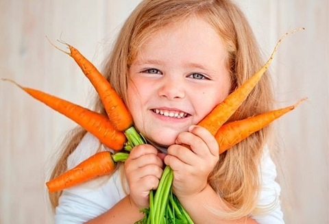Ăn cà rốt giúp sáng mắt đúng hay không?