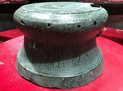 Bảo vật quốc gia nằm trên đồi chè