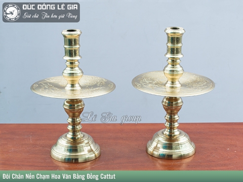 Đôi Chân Nến Chạm Hoa Văn bằng đồng cattut