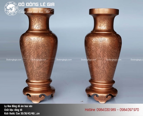 Đôi lọ hoa bằng đồng đỏ ám hoa văn
