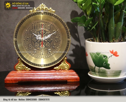 Đồng hồ bằng đồng để bàn mẫu 1
