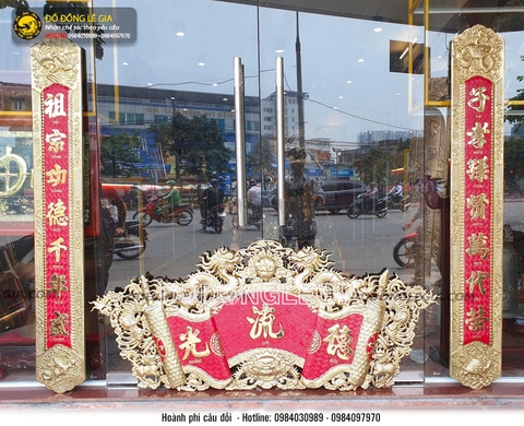 Bộ cuốn thư câu đối bằng đồng vàng nền đỏ - hàng kĩ chạm thủ công