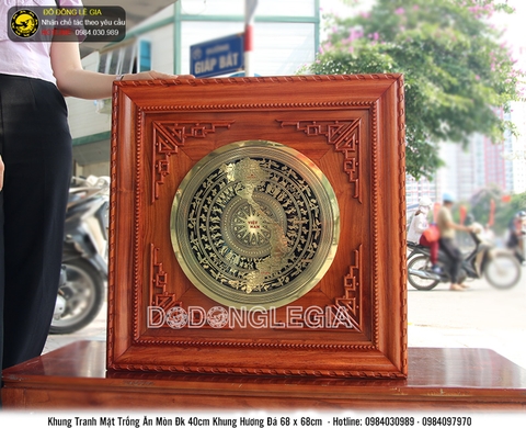 Tranh mặt trống ăn mòn khung hương đá 68x68