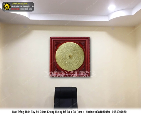 Tranh mặt trống gò tay thủ công DK 70cm khung hương 98cmx98cm
