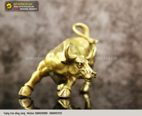 Linh vật trâu bằng đồng vàng