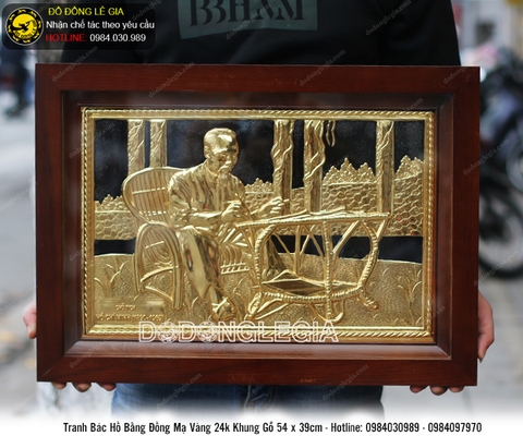 Tranh Bác Hồ ngồi ghế mây mạ vàng