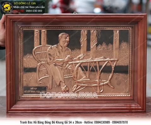 Tranh Bác Hồ ngồi ghế mây bằng đồng đỏ