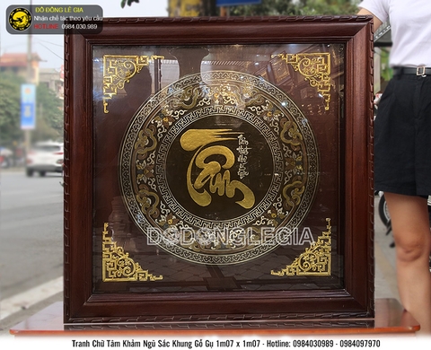 Chữ Tâm đúc bằng đồng đỏ khảm ngũ sắc