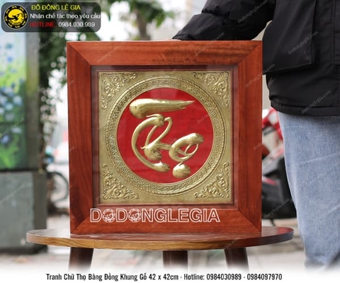 Tranh chữ thọ bằng đồng khung gỗ 42cmx42cm