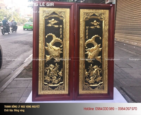 Tranh lý ngư vọng nguyệt bằng đồng