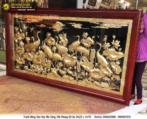 Tranh Sen hạc mạ vàng 24k nền đen