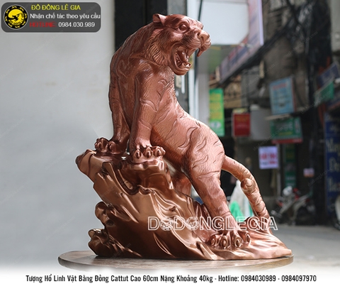 Tượng hổ đứng núi đá bằng đồng cattut cao 60cm