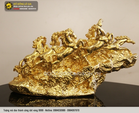 Tượng mã đáo thành công thếp vàng