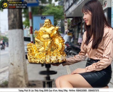 Tượng Phật di lặc cầm gậy như ý thếp vàng 9999
