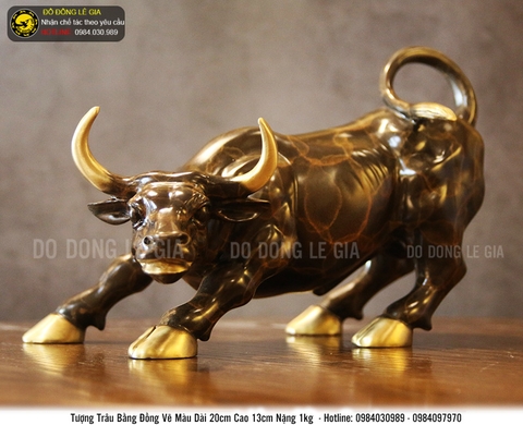 Tượng trâu chiến bằng đồng vẽ màu giả cổ