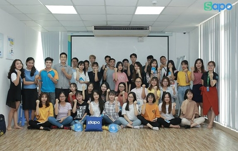 Giao lưu trực tiếp với sinh viên Đại học Thương mại