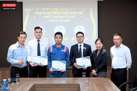 LỄ KHEN THƯỞNG CÁN BỘ NHÂN VIÊN XUẤT SẮC NHẤT THÁNG 11/2025