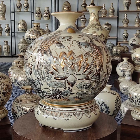 Bình Tài Lộc Cửu Ngư Hoa Sen Đắp Nổi H45 Vẽ Vàng Kim Gốm Chu Đậu