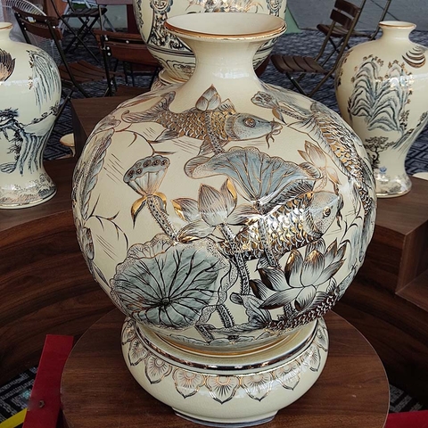 Bình Tài Lộc Cửu Ngư Hoa Sen Đắp Nổi H45 Vẽ Vàng Kim Gốm Chu Đậu