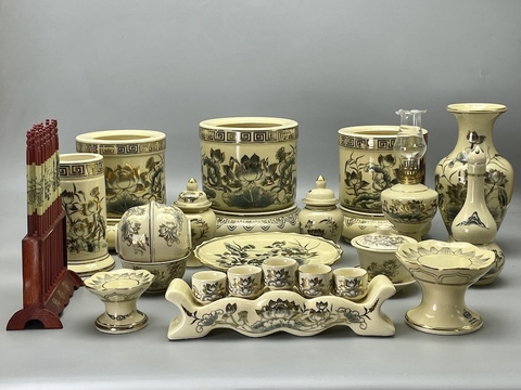 Bồ Đồ Thờ Hoạ Tiết Hoa Sen Gốm Chu Đậu Vẽ Vàng Ban Thờ 1,57m x 61cm