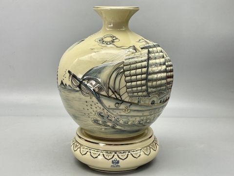 Bình Hút Lộc Thuận Buồm Xuôi Gió H30 Gốm Chu Đậu Đắp Nổi Vẽ Vàng