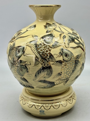 Bình Tài Lộc Cá Chép Hoa Sen H30 Gốm Chu Đậu Đắp Nổi Vẽ Vàng