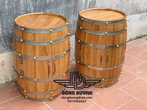 bàn bằng thùng rượu trang trí