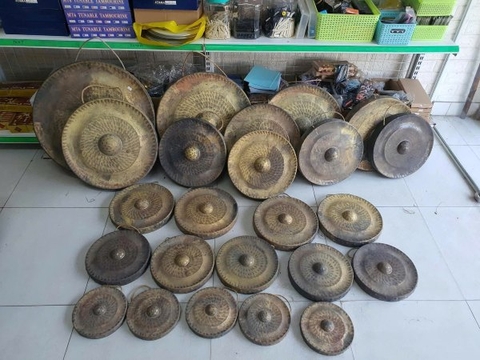 đúc chiêng đồng đình làng