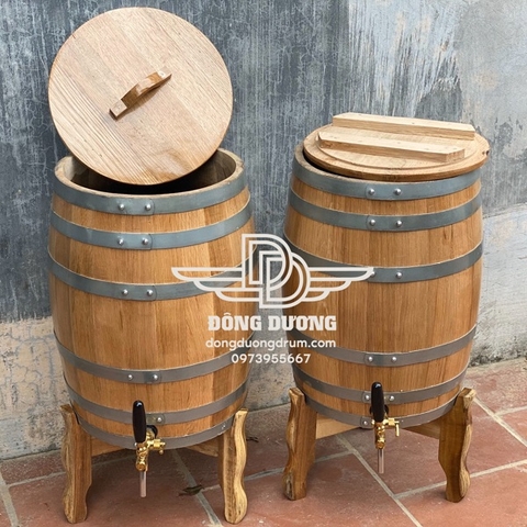 thùng gỗ sồi ủ rượu