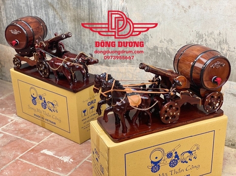trâu ngựa kéo bình rượu