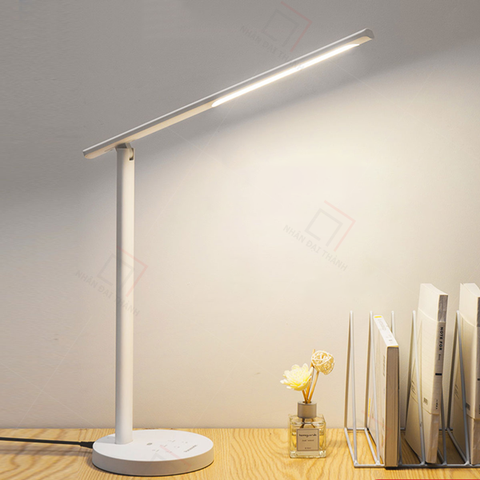 Đèn bàn Led Panasonic HH-LT0421 (màu trắng)