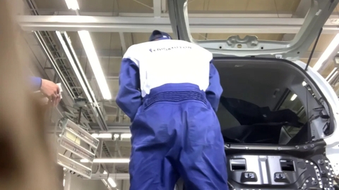 Công việc sửa xe ô tô tại Nhật Bản - Thay phần đuôi xe phần 1