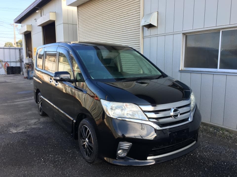 NISSAN - SERENA - HighwaySTAR - 2000cc ( 13.2km／リットル) - Model 2012 - Shaken full 2 years