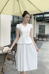 23/V026/M/01/VÁY PEPLUM, CT,  CHÂN XẾP LY, TRẮNG