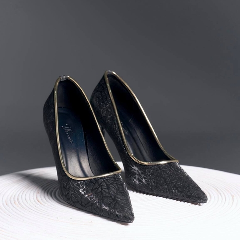 eva pump kim tuyến lá viền vàng đen