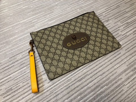 gucci supreme pouch