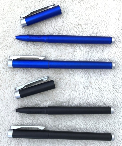 BÚT NHỰA 030
