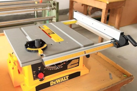 Máy cưa bàn Dewalt DWE7470-B1 1800w