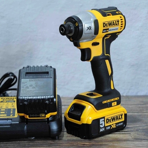 Máy bắn vít pin Dewalt DCF887P2-KR 18V