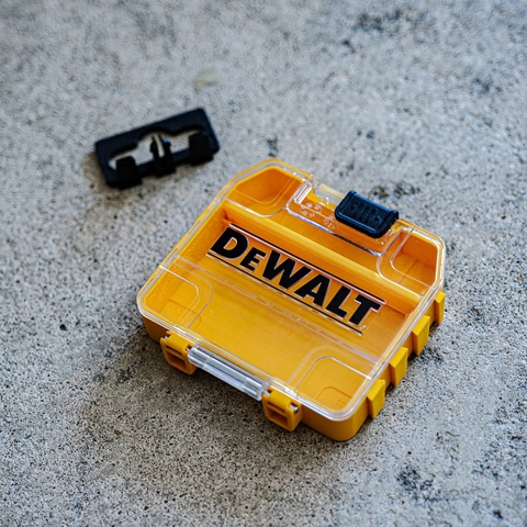 Hộp đựng vít mini Dewalt DT70800-QZ