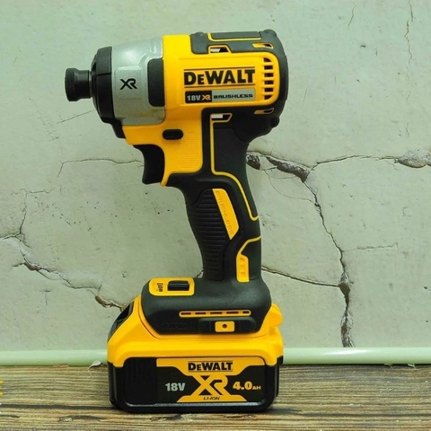 Máy bắn vít pin 20V Dewalt DCF887M2