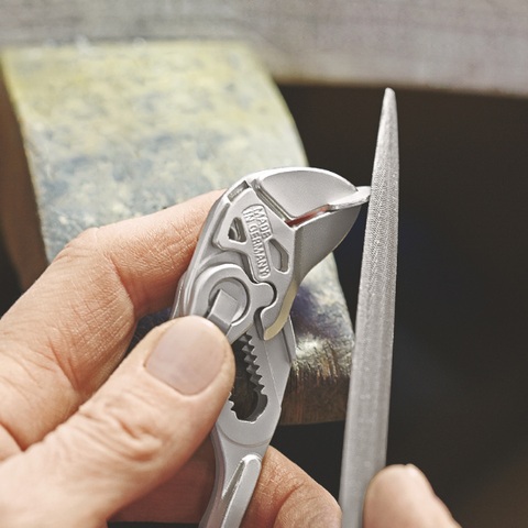 Bộ kìm kẹp 8603125 và kìm mỏ quạ 8701125 mini kèm túi đeo hông Knipex 002072V04