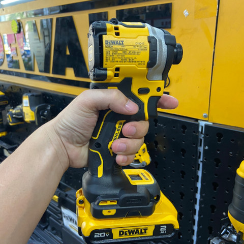 Máy bắn vít pin Dewalt DCF850D2 không than 20V