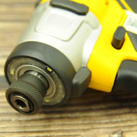 Máy bắn vít dùng pin 12V không than 1 pin 2ampe Dewalt DCF801D1