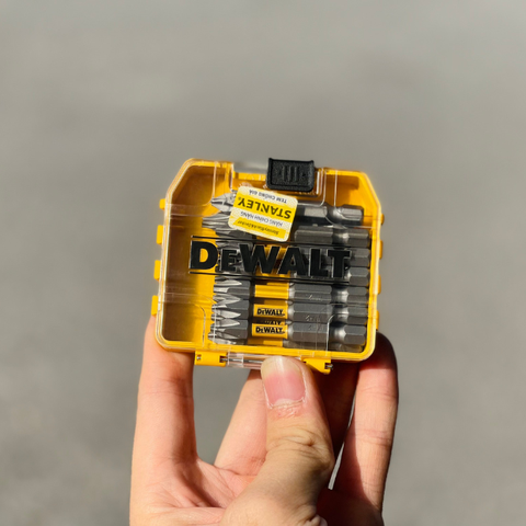 Hộp đựng 25 mũi bắn vít PH2 dài 25mm Dewalt DWA2PH2M25