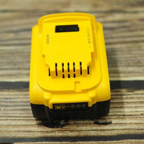 Pin sạc Dewalt DCB184-B1 5ampe 18V